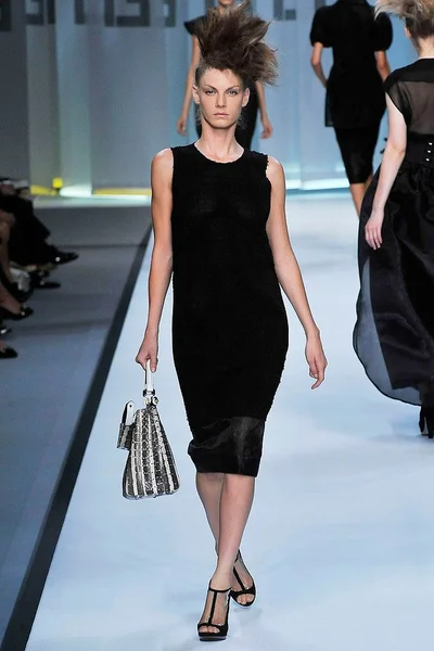 Look 15